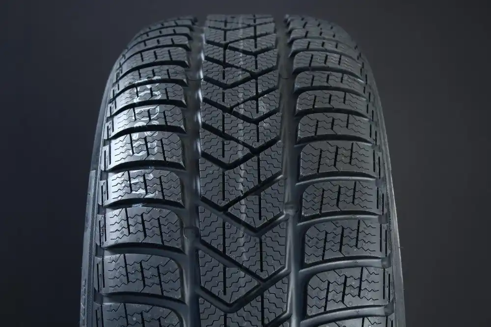 Beställ nu 245/45R19 PIRELLI SOTTOZERO 3 RUNFLAT FRIKTION