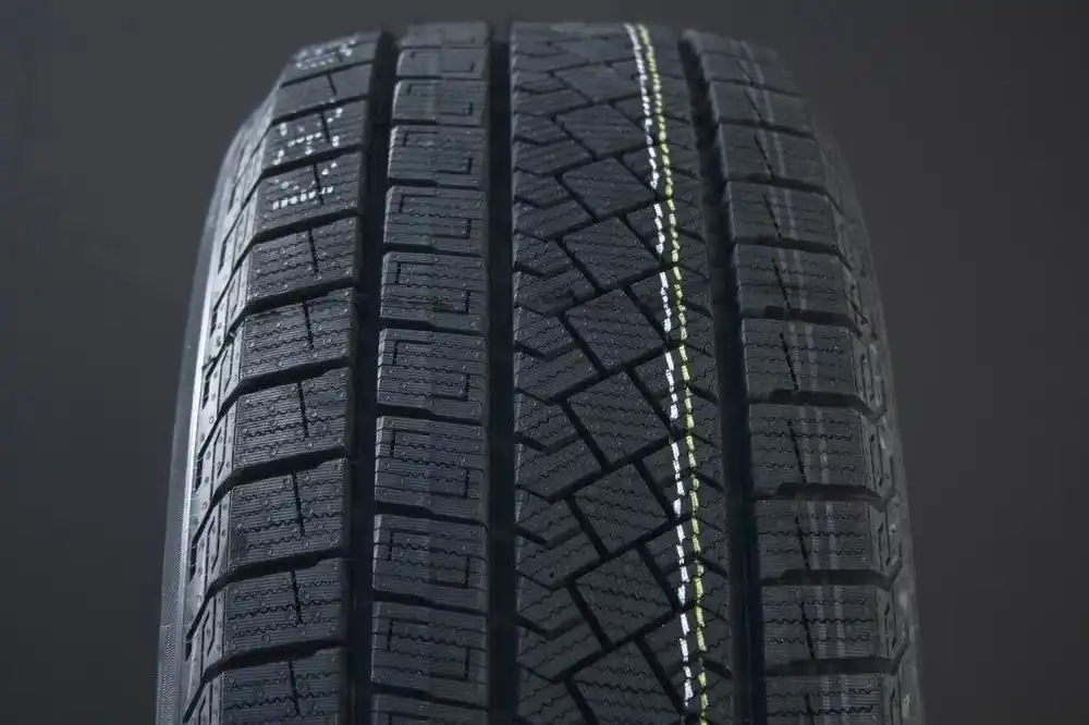 245/55R19 PIRELLI WINTER ICE ZERO ASIMMETRICO FRIKTION Lägg i varukorgen
