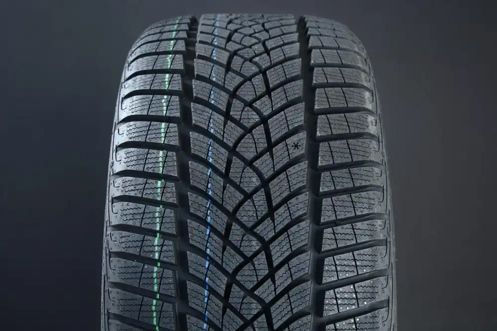 Snabb leverans 245/45R20 GOODYEAR ULTRAGRIP PERFORMANCE G1 FRIKTION