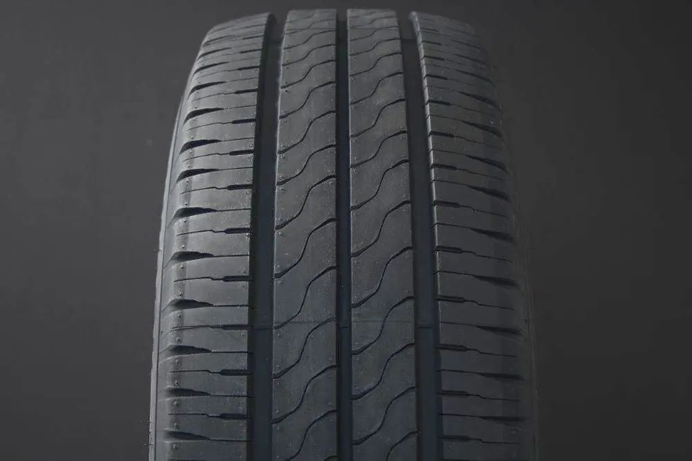 Fynd 215/65R16 HANKOOK VANTRA TRANSIT RA58 C-DÄCK