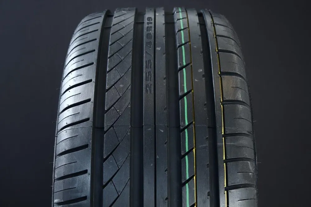 Lägg i varukorgen 245/40R18 HIFLY HF805