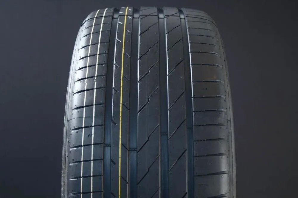 Populärt val 215/35R19 HANKOOK VENTUS EVO K137