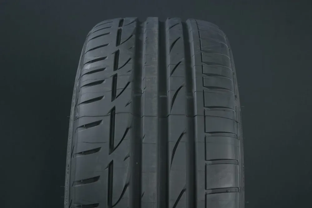 Begränsat antal 225/40R19 BRIDGESTONE POTENZA S001