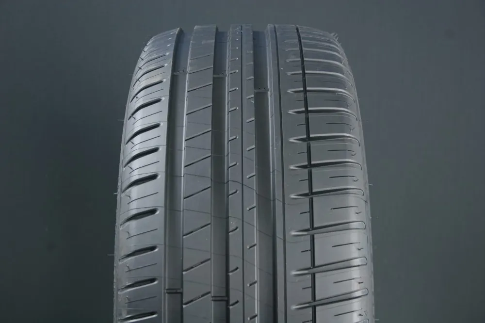 Erbjudandepris 245/45R19 MICHELIN PILOT SPORT 3