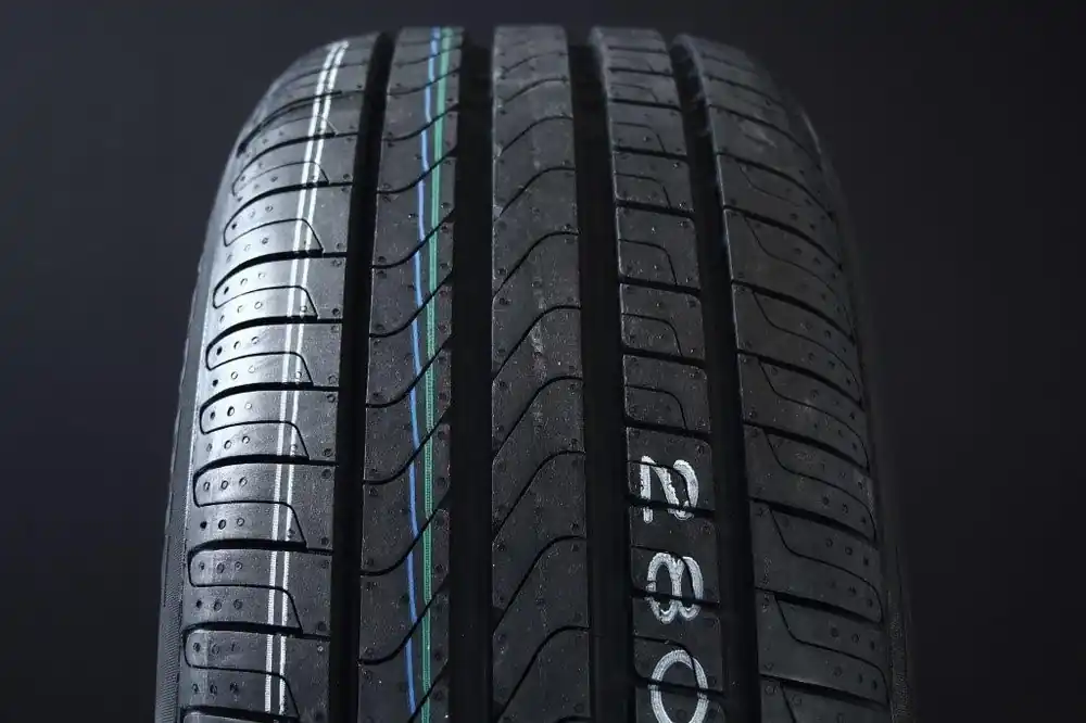 275/35R19 PIRELLI CINTURATO P7 RUNFLAT Endast idag