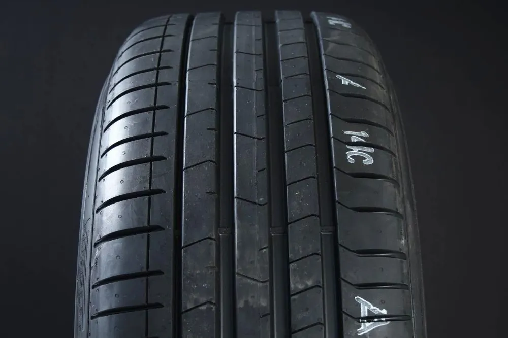 Beställ idag 255/55R20 PIRELLI PZERO PZ4